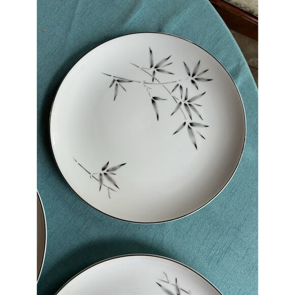 Vintage Fukagawa Arita China Pattern 602 - 4 Dinner Plates Hand Painted Silver - Picture 5 of 7